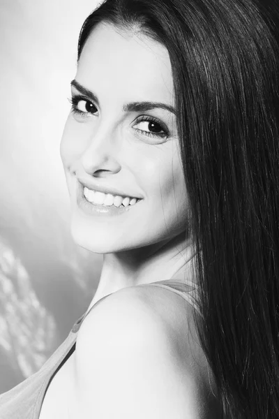 Sorrindo mulher beleza natural bw — Fotografia de Stock