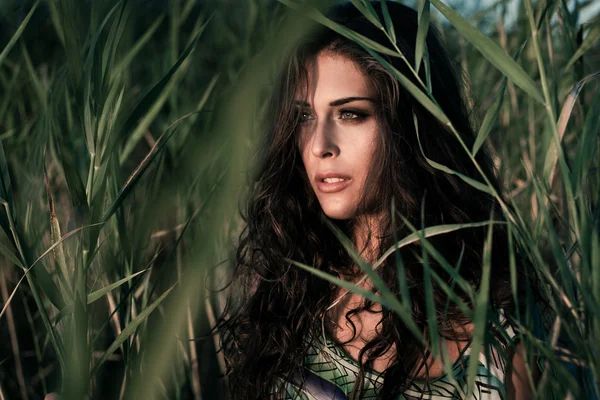 Mode in de zomer natuur — Stockfoto