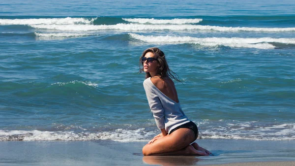 Plaj yaz moda kız — Stok fotoğraf