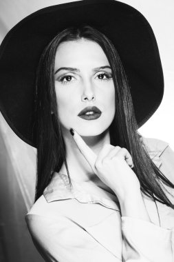 Siyah beyaz bir portre