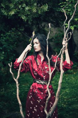 kadın kırmızı kimono daimi Bahçe 