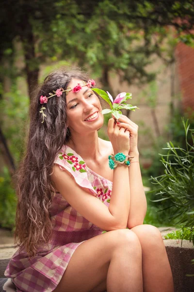 Summer girl in garden — Stock Photo, Image