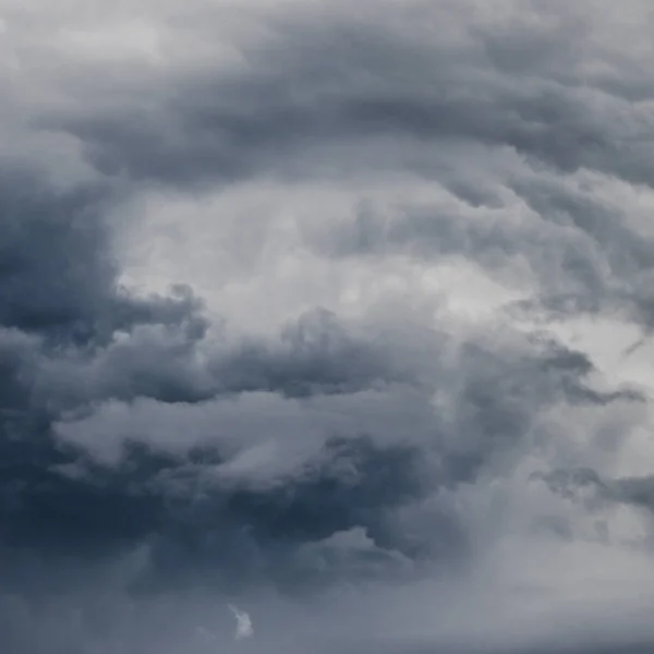 Céu Dramático Com Nuvens Tempestade Chegando Fotos De Bancos De Imagens Sem Royalties