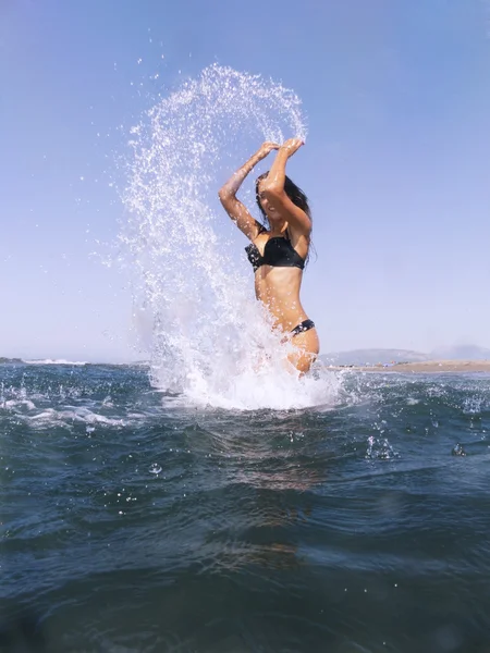 Having fun at sea water — Stockfoto