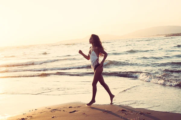 Run at sandy beach — Stock Photo, Image