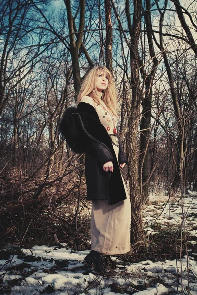 Зимова мода жінка — стокове фото