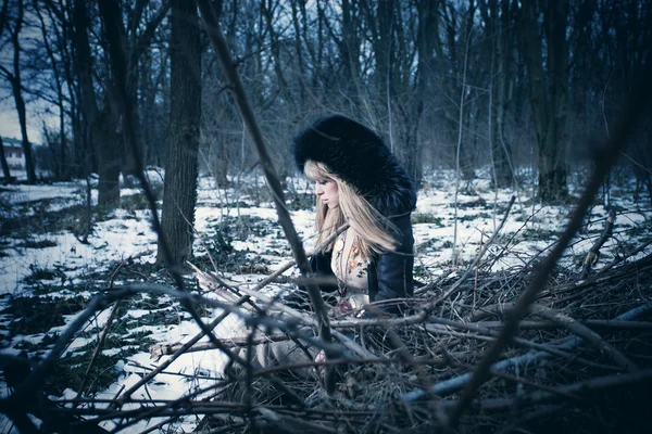 Ensam i trä — Stockfoto