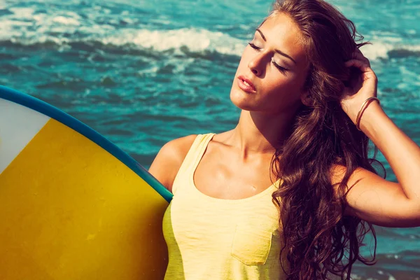 Girl with surfboard — Stock Photo, Image