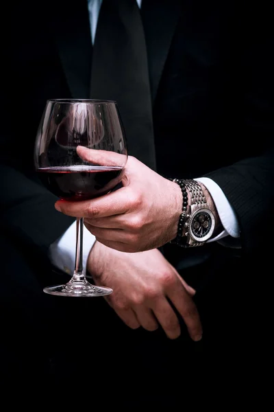 Человек и вино — стоковое фото