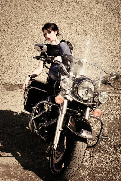 在摩托车上的女孩 — 图库照片