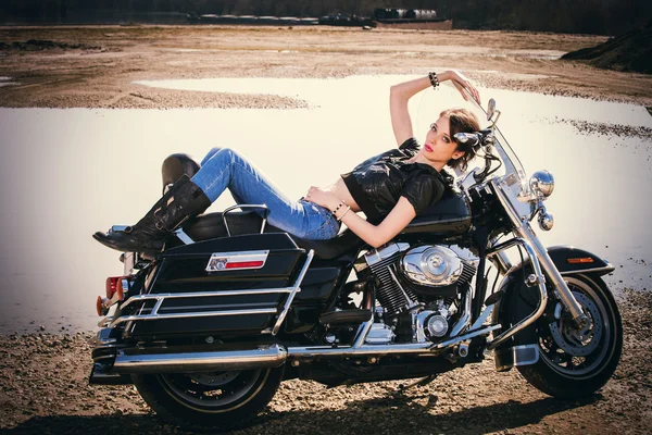 Menina em moto — Fotografia de Stock