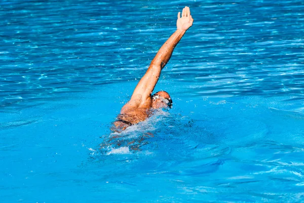 Rückenschwimmen — Stockfoto