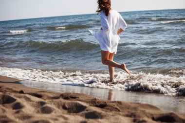 Deniz kenarında çalıştırmak