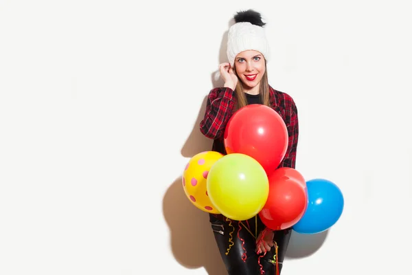 Winter Mädchen mit Luftballons — Stockfoto