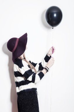 Balon ile kış kız