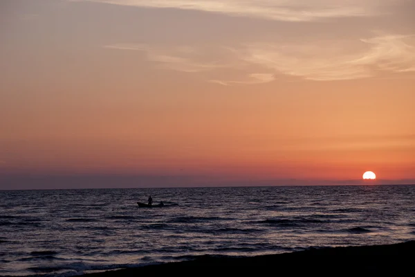 Hermoso atardecer en el mar — Foto de Stock