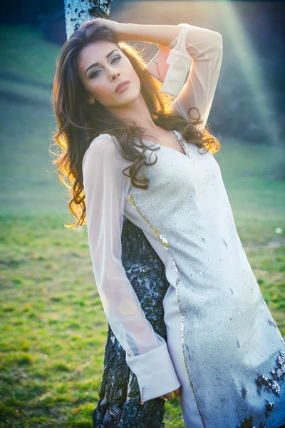 Mujer joven elegante — Foto de Stock