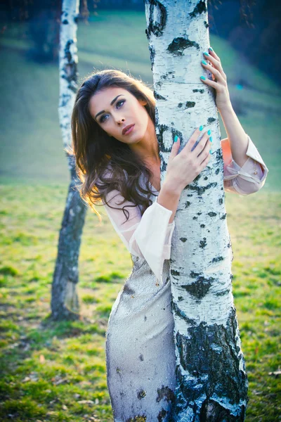 Mujer joven elegante — Foto de Stock