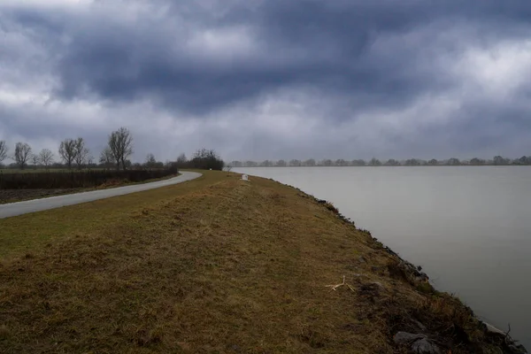 Powódź Dunaju Przy Śluzie Geisling Koło Regensburga Bawarii — Zdjęcie stockowe