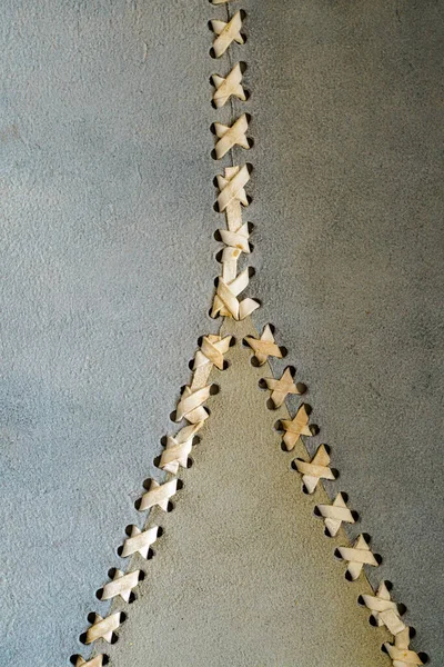 Stüdyoda çekilen grafiksel elementler arka plan için doğal ışık sağlıyor.               