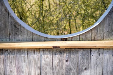 Stüdyoda gün ışığında çekilen renkli dokular arka planda iyi durur.