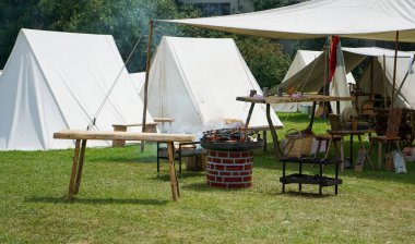 Yazın Bavyera 'da düzenlenen bir ortaçağ festivalinde renkli bir telaş ve telaş
