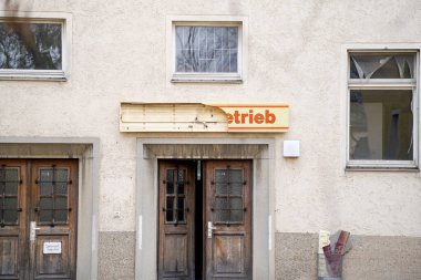 Bavyera 'daki Alman askeri kışlası Regensburg, 21 Mart' taki yıkımdan önce çekilmişti.         