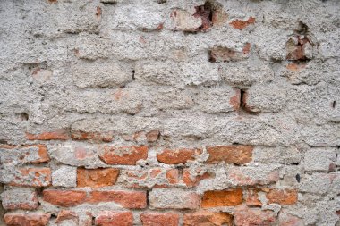 Yapılmış ve gruplandırılmış doğal taştan duvar                     