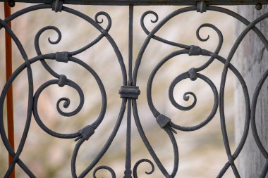 Almanya ve Bavyera 'daki binalarda ustalıkla işlenmiş demir işçiliği         