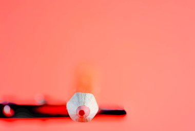 Renkli boya kalemleri, düz kağıtlı kalemler.                          