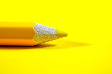 Renkli boya kalemleri, düz kağıtlı kalemler.                          