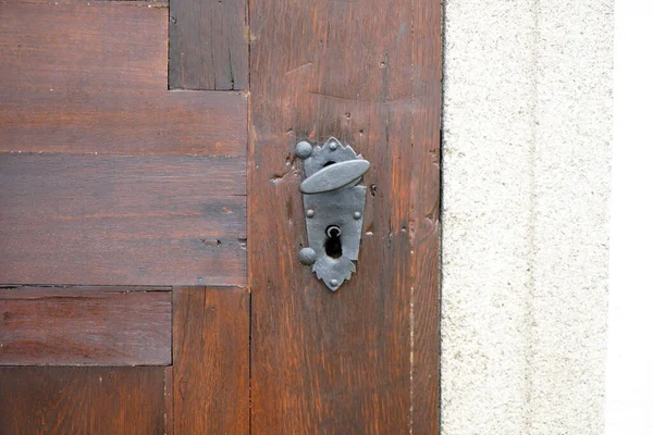 Vieja Puerta Masiva Con Manija Decorativa Puerta Cerradura Todo Todavía — Foto de Stock