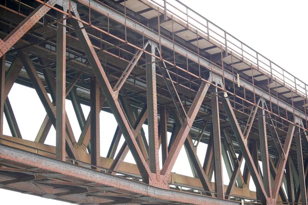 Stålkonstruktion Som Järnvägsbro Tyskland Med Nitade Stålbalkar — Stockfoto