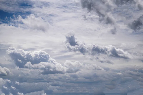 Nubes Sobre Baviera Mayo Con Fuerte Viento Cielo Azul Blanco — Foto de Stock