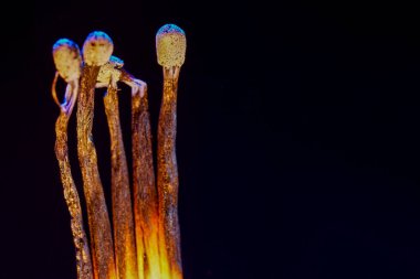 Işıklar yanıp sönmeden önce renkli folyolarla fotoğraflanmış.                  