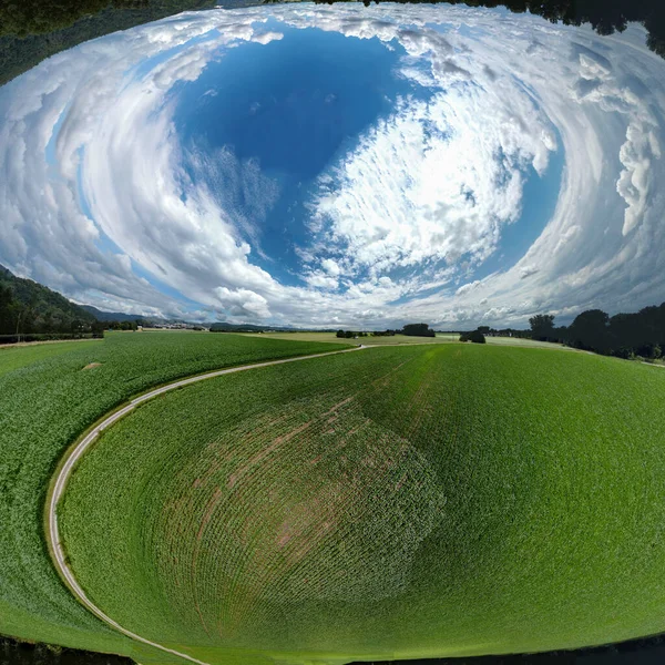 Abstraktes Luftbild Wald Und Feld Mit Fantastisch Schönen Wolken Und — Stockfoto