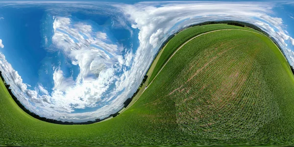 Abstrakcyjny Panoramiczny Widok Lotu Ptaka Lesie Polu Fantastycznymi Pięknymi Chmurami — Zdjęcie stockowe