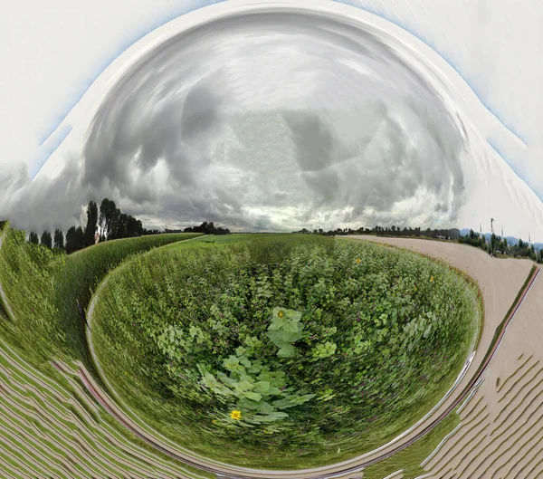 Fantasievolle Sphärische Abstrakte Luftaufnahme Einem Feld Mit Fantastisch Schönen Wolken — Stockfoto