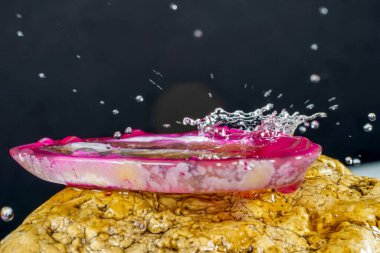 Aga, stüdyoda flaşla çekilmiş yarı değerli bir taş.                       