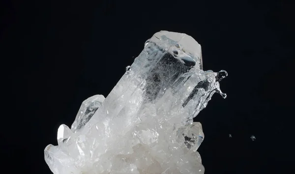 Cuarzo Con Inclusiones Minerales Estudio Frente Fondo Negro Fotografiado Modo — Foto de Stock