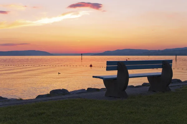 Banco para relajarse con vistas al lago de Constanza — Foto de Stock