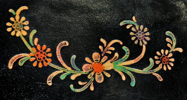 Textur från äkta läder med blommor — Stockfoto
