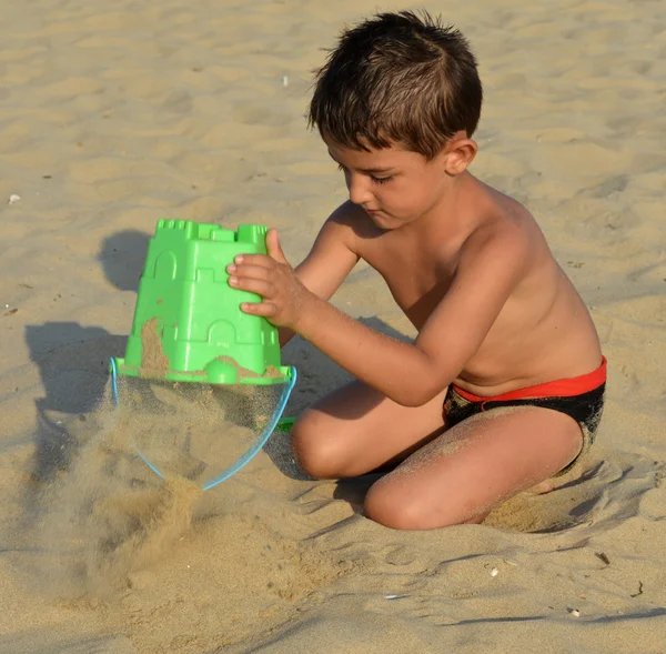 Niño en la playa — Foto de Stock