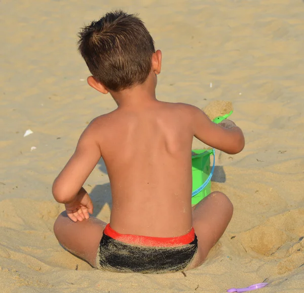 Niño en la playa — Foto de Stock