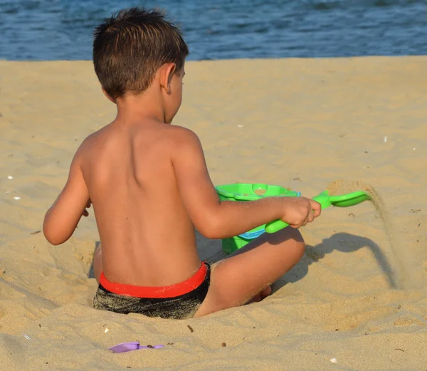 Niño en la playa — Foto de Stock