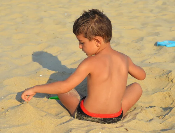 Niño en la playa — Foto de Stock