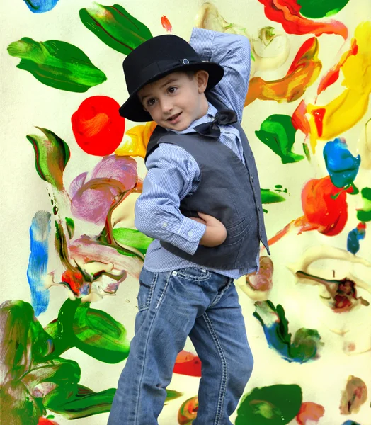 Baile infantil sobre fondo pintado —  Fotos de Stock