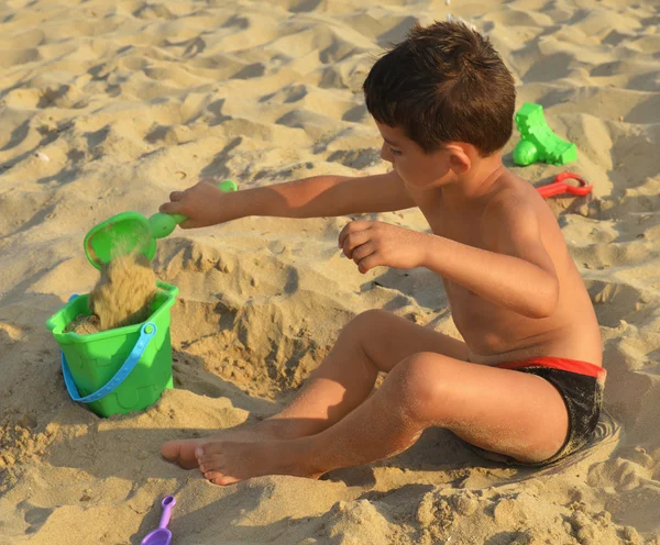 Niño en la playa — Foto de Stock