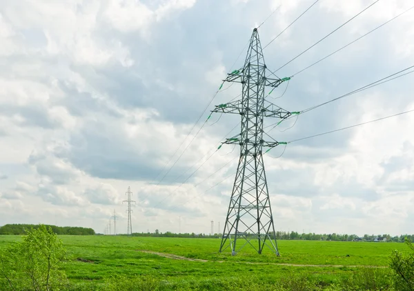 Ondersteunt voor elektrische leidingen — Stockfoto