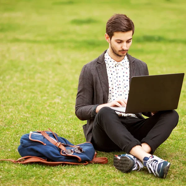 Junge Mode männlichen Studenten — Stockfoto